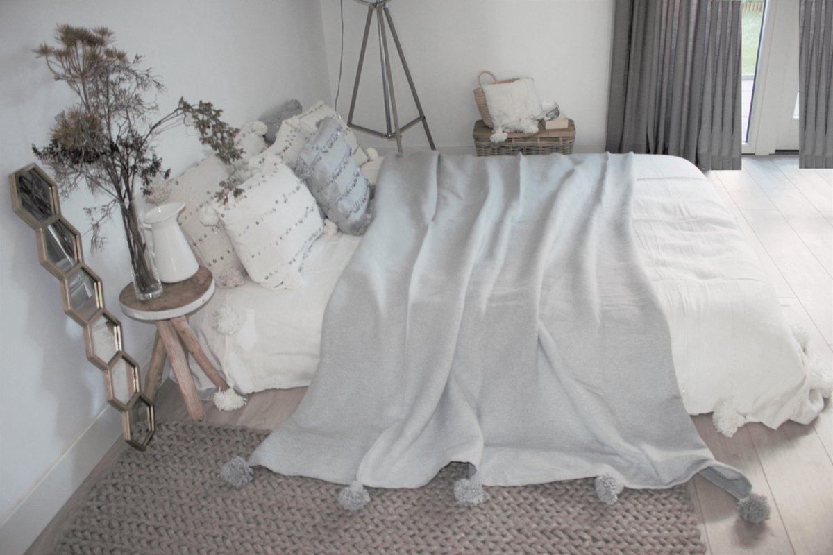 Moroccan wool grey with white strips Pom Pom Blanket + 2 Cushion covers - Image 3