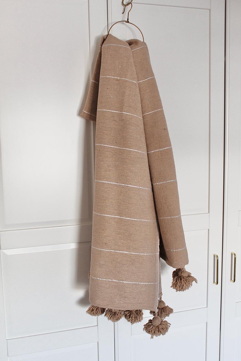 Moroccan wool brige with white strips Pom Pom Blanket + 2 Cushion covers